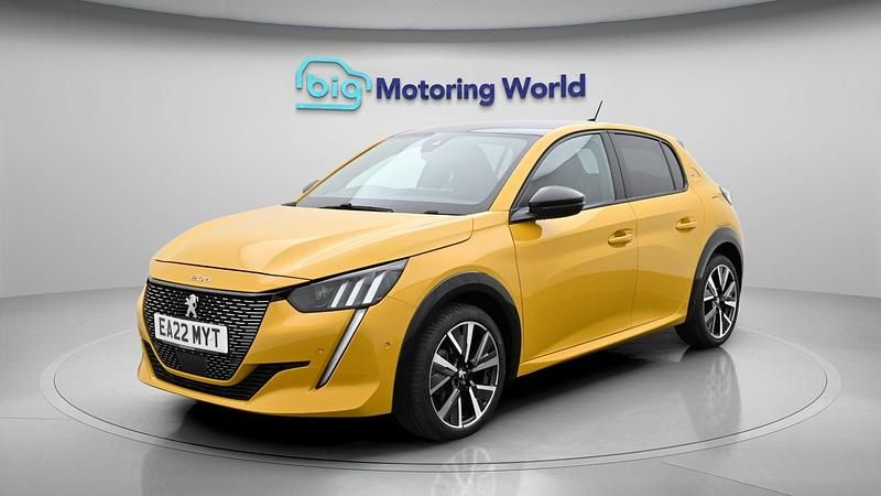 Second-hand Peugeot 208 GT 102 CP (75 kW) 2022 Galben Hatchback