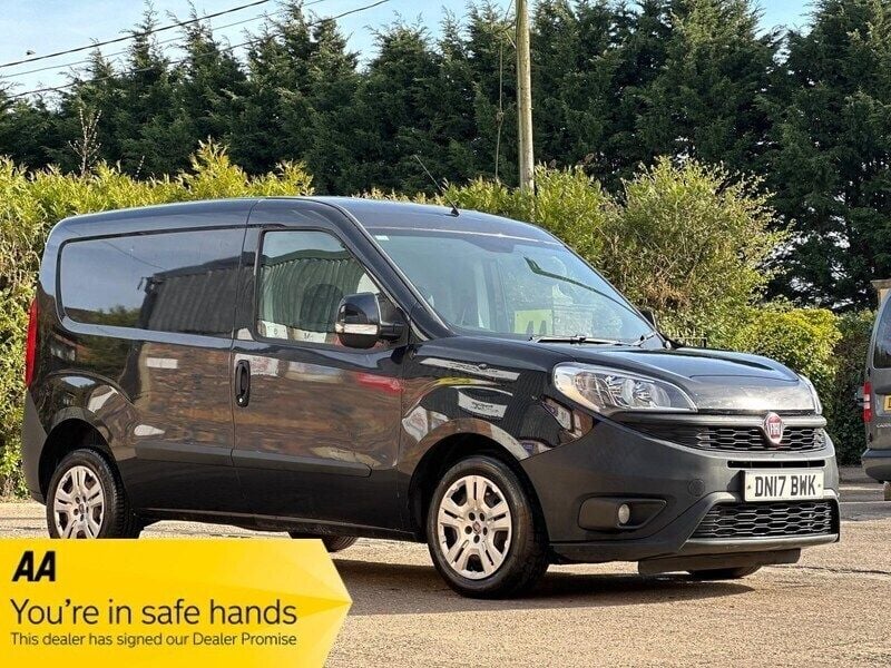 Black Used 2017 Fiat Doblò MPV | £6,490 (Fair price) - Image 1/2