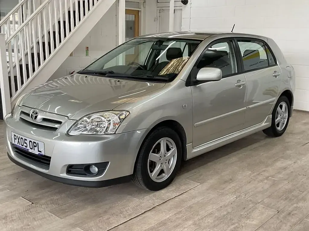 Used Toyota Corolla 110 HP (80 kW) 2005 Silver Hatchback