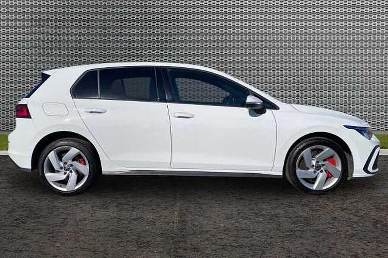 Second-hand VW Golf VIII 245 CP (180 kW) 2023