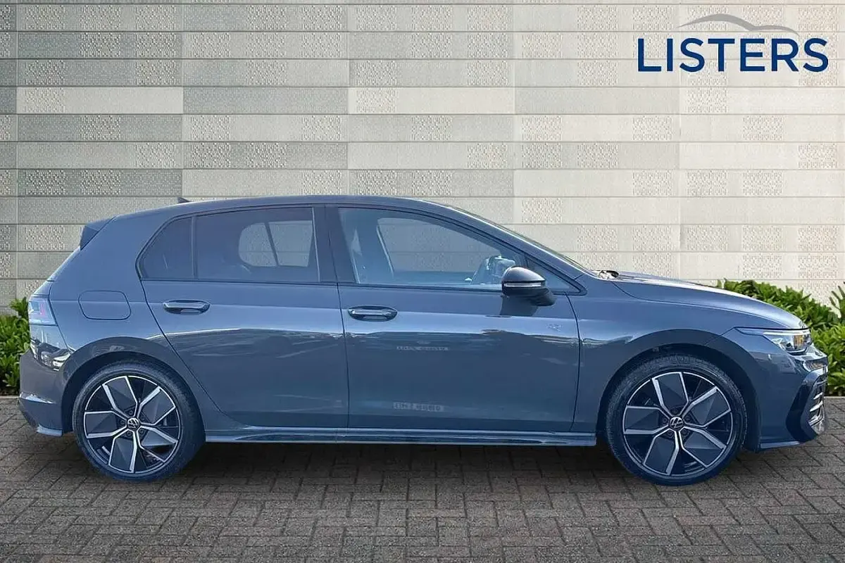 Second-hand VW Golf VIII Black Edition 150 CP (110 kW) 2025 Gri Hatchback