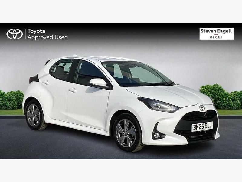 Used Toyota Yaris Hybrid 116 HP (85 kW) 2025 White Hatchback