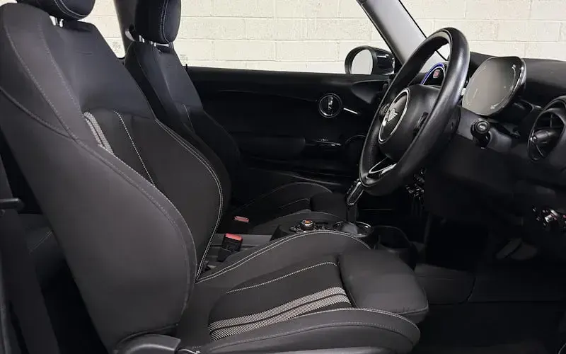 Used Mini Cooper Level 1 135 kW (184 HP) 2020 Hatchback