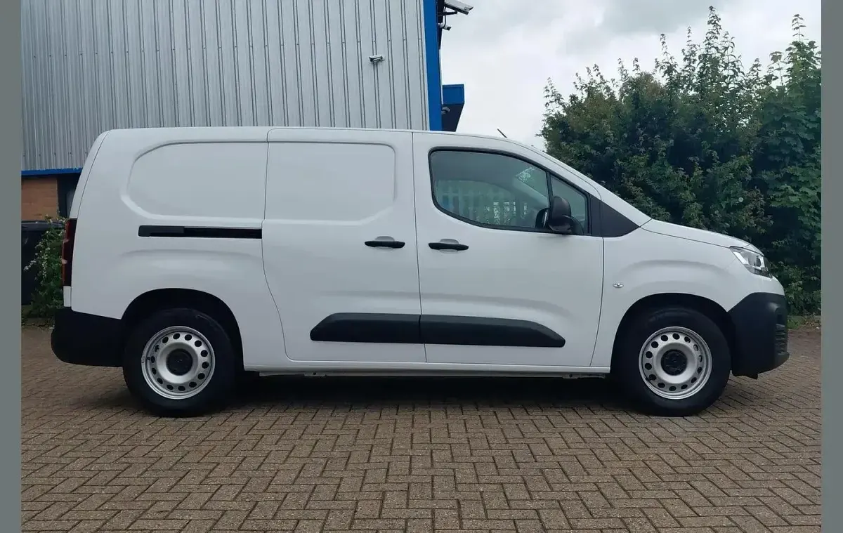 Used Citroën e-Berlingo 100 kW (136 HP) 2025 White MPV
