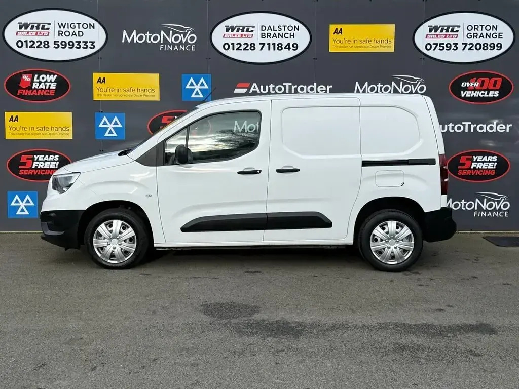 Used Vauxhall Combo 100 HP (73 kW) 2021 White MPV