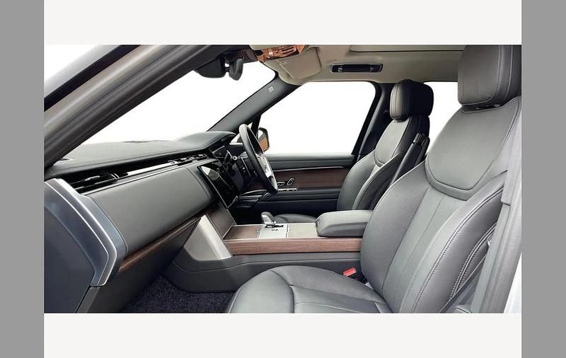 Used Land Rover Range Rover SE 300 HP (220 kW) 2024 Silver SUV