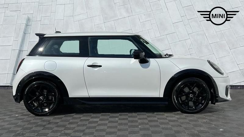 Used Mini Cooper Hatch 113 kW (154 HP) 2025 White Hatchback