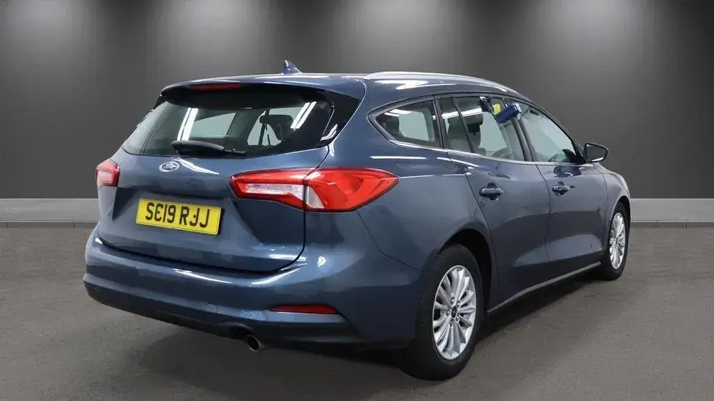 Usado Ford Focus Titanium 125 CV (91 kW) 2019 Azul Familiar