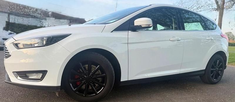 Używany Ford Focus Titanium 125 KM (91 kW) 2015 Biały Hatchback