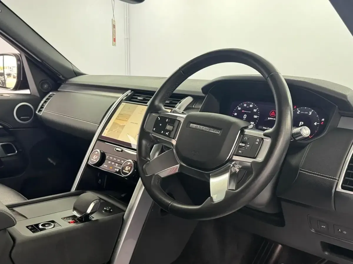 Used Land Rover Discovery 5 SE Dynamic 300 HP (220 kW) 2021 Grey SUV