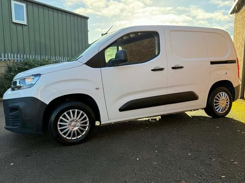 Used Citroën Berlingo 75 HP (55 kW) 2020 White MPV