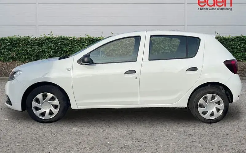 Used Dacia Sandero Essentiel 90 HP (66 kW) 2020 White Hatchback