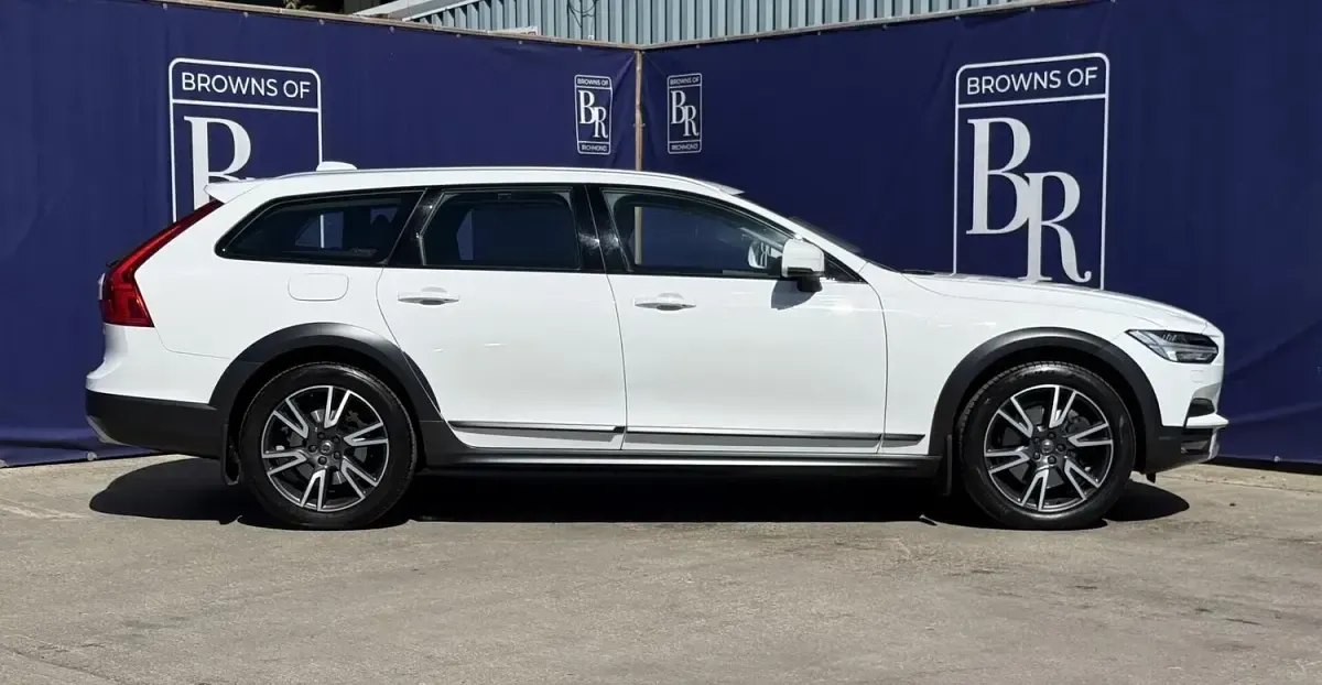 Used Volvo V90 Pro 190 HP (139 kW) 2019 White Estate