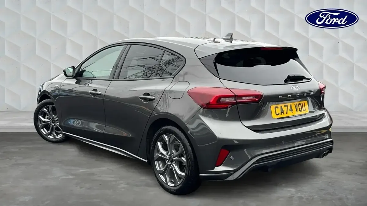 Used Ford Focus ST-Line 125 HP (91 kW) 2024 Grey Hatchback