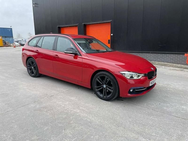 Used BMW 318 Sport Line 2018 Red Estate