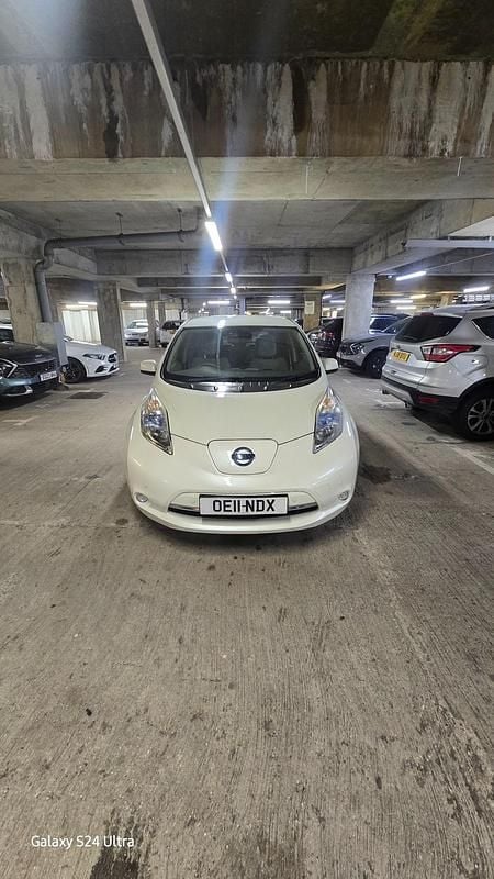 Used Nissan Leaf 80 kW (109 HP) 2011 White Hatchback