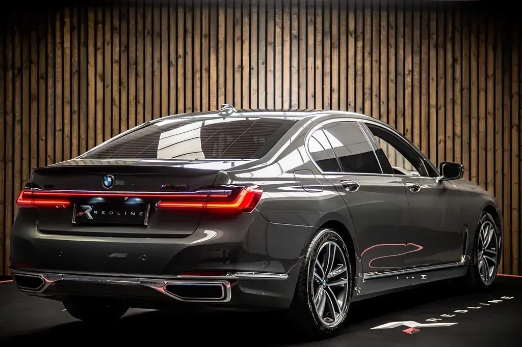 Usado BMW 750 Comfort Edition 2019 Gris Berlina