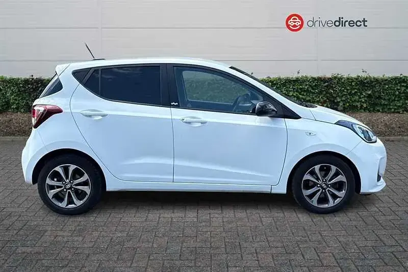 Used Hyundai i10 67 HP (49 kW) 2020 White Hatchback