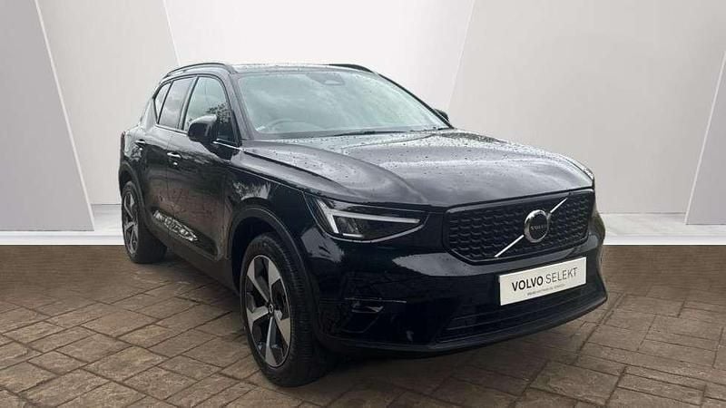 Onyx black Used 2025 Volvo XC40 Plus SUV | £32,990 (Fair price) - Image 1/4