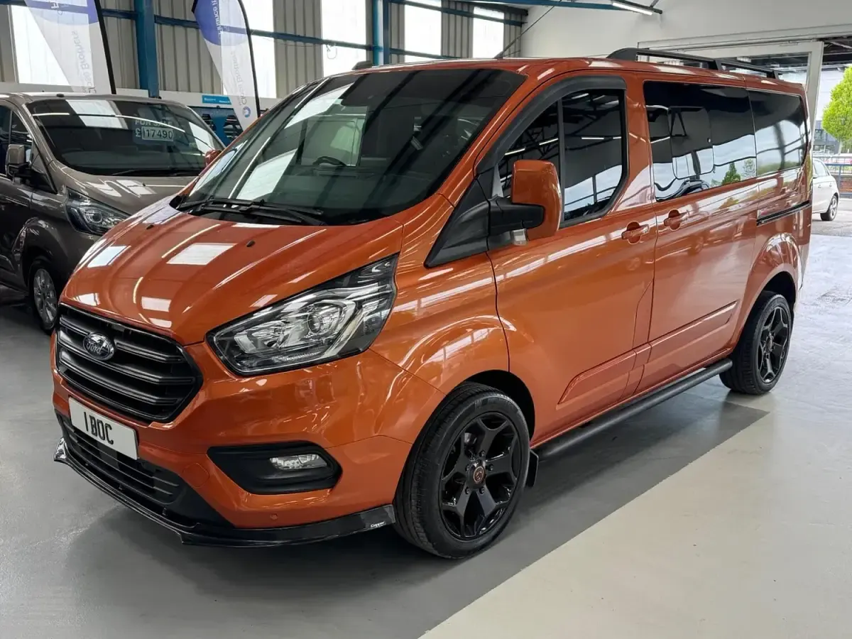 Used Ford Transit Custom Limited 130 HP (95 kW) 2020 Orange Van