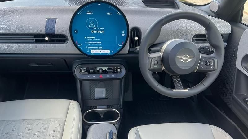 Used Mini Cooper Hatch 113 kW (154 HP) 2025 Black Hatchback