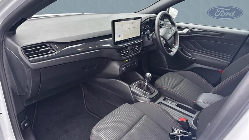 Used Ford Focus ST-Line 123 HP (90 kW) 2024 White Hatchback