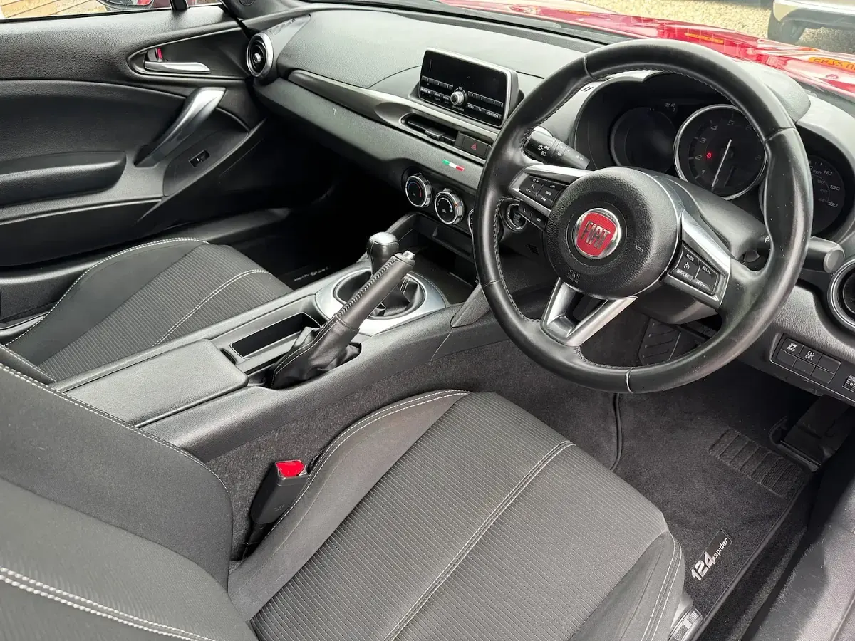Used Fiat 124 Spider Classica 140 HP (102 kW) 2018 Red Cabriolet