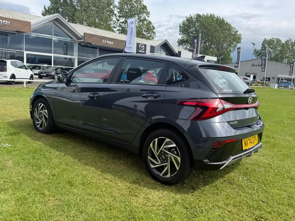 Used Hyundai i20 Advanced 99 HP (72 kW) 2024 Grey Hatchback
