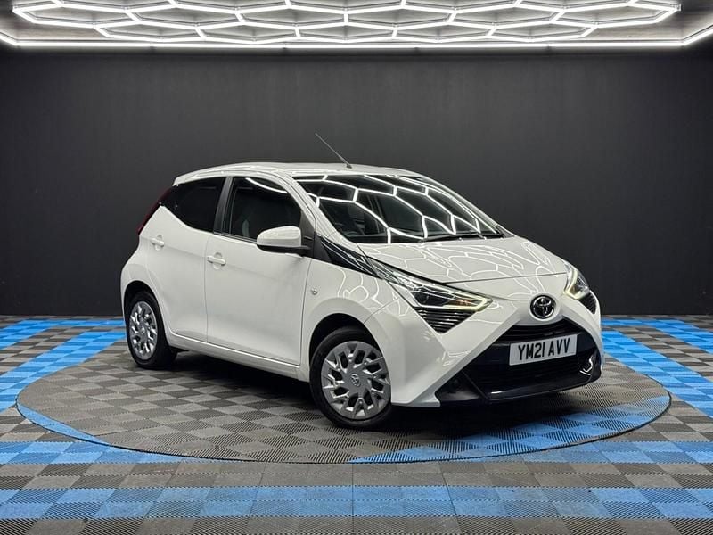 Used Toyota Aygo X-play 72 HP (52 kW) 2021 White Hatchback