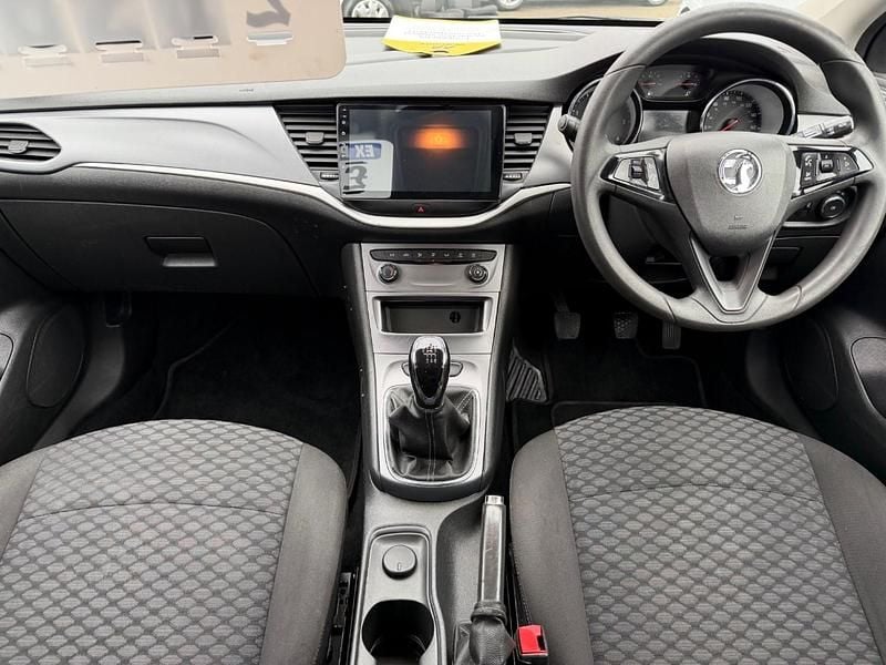 Used Vauxhall Astra Design Edition 2019 White Estate