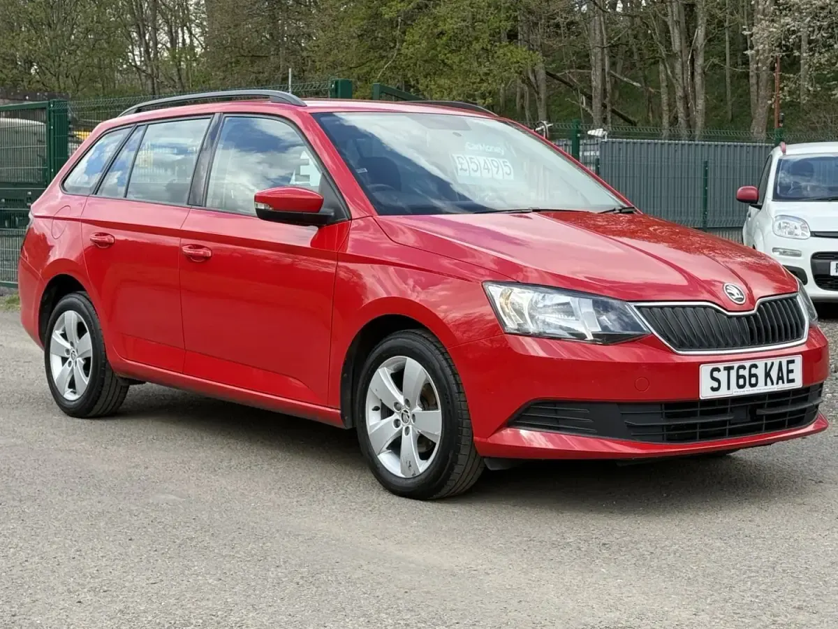 Used Skoda Fabia SE 90 HP (66 kW) 2016 Red Estate