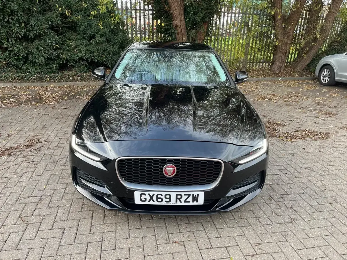 Begagnad Jaguar XE S 300 HK (220 kW) 2019 Svart Sedan
