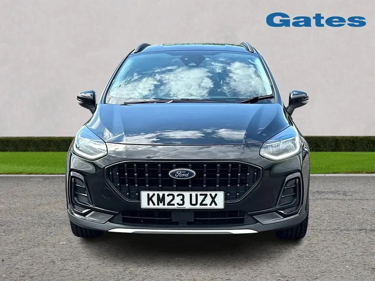 Begagnad Ford Fiesta Active 2023 Svart Halvkombi