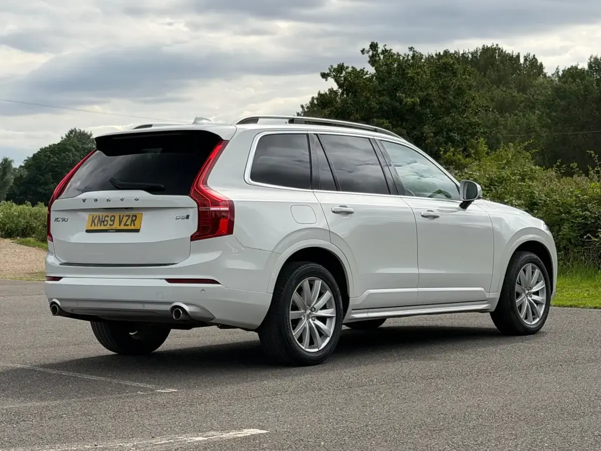 Used Volvo XC90 Momentum 235 HP (172 kW) 2019 White SUV