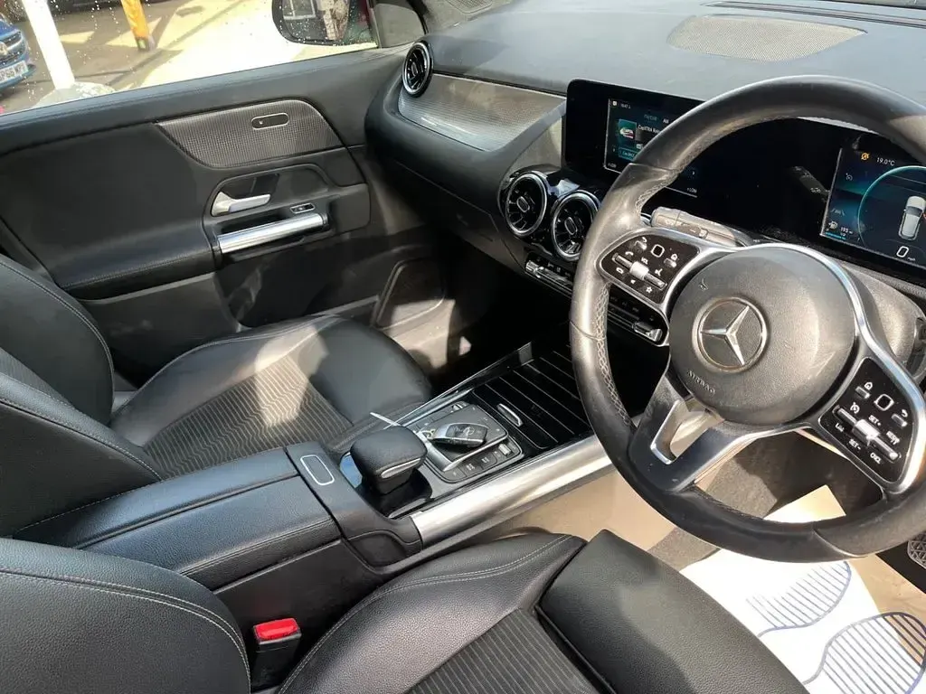 Used Mercedes GLA200 163 HP (119 kW) 2021 Red SUV
