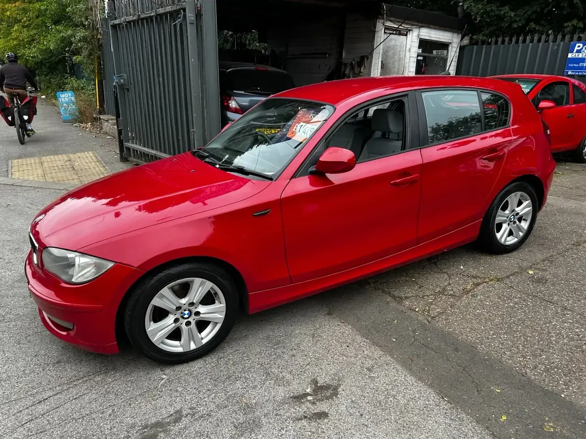 Used BMW 118 2010 Red Hatchback