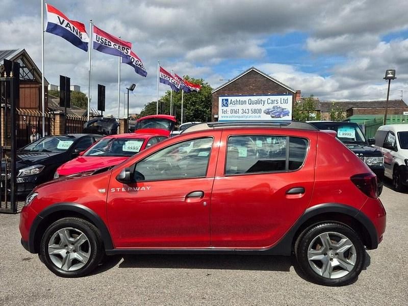 Red Used 2017 Dacia Sandero Lauréate Hatchback | £5,195 (Fair price) - Image 1/3
