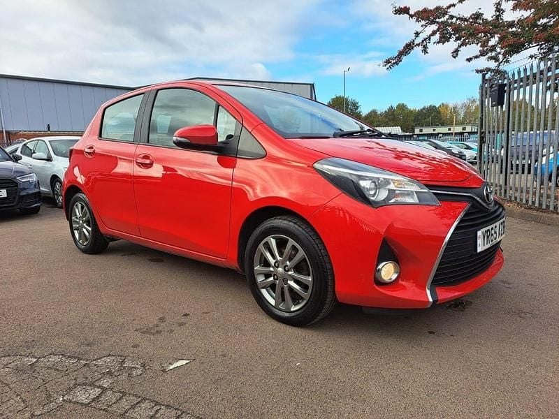 Red Used 2015 Toyota Yaris Hatchback | £6,225 (Fair price) - Image 1/4