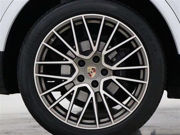 Used Porsche Cayenne Platinum Edition 334 HP (245 kW) 2023 White SUV