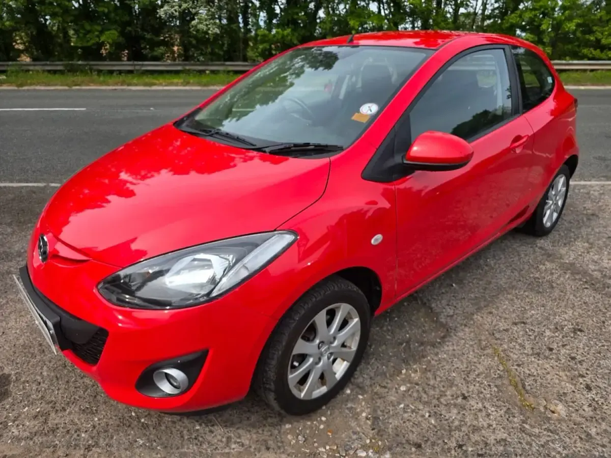 Used Mazda 2 84 HP (61 kW) 2012 Red Hatchback