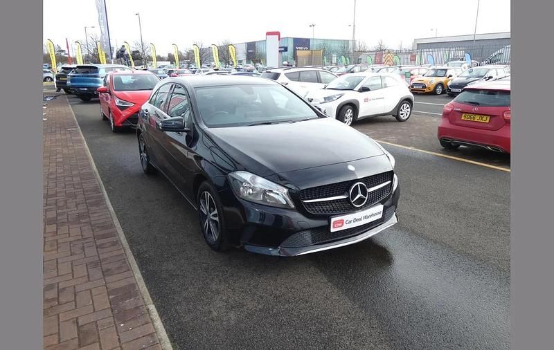 Used Mercedes A180 SE 107 HP (78 kW) 2016 Black Hatchback