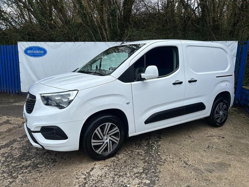 Used Vauxhall Combo Sportive 100 HP (73 kW) 2020 White MPV