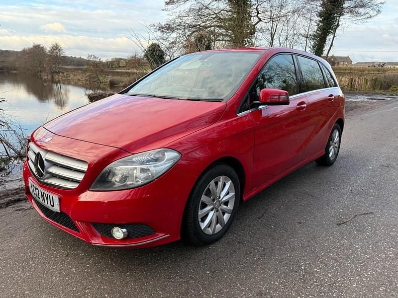Used Mercedes B180 SE 109 HP (80 kW) 2012 Red MPV