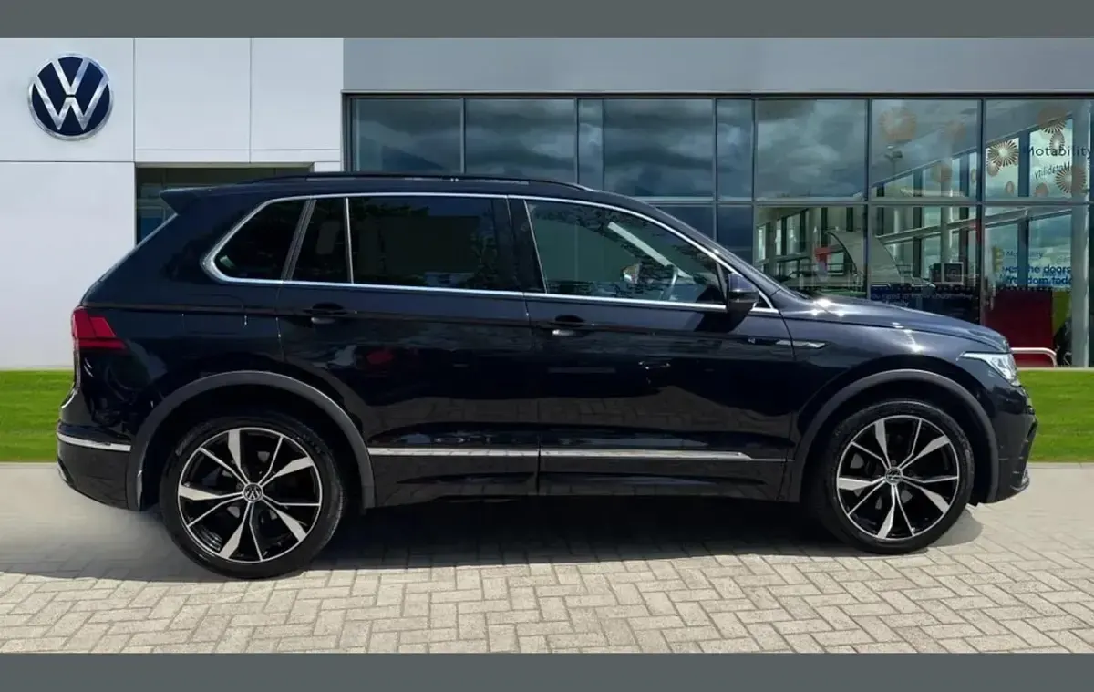 Used VW Tiguan R-line 190 HP (139 kW) 2022 Deep black pearl SUV