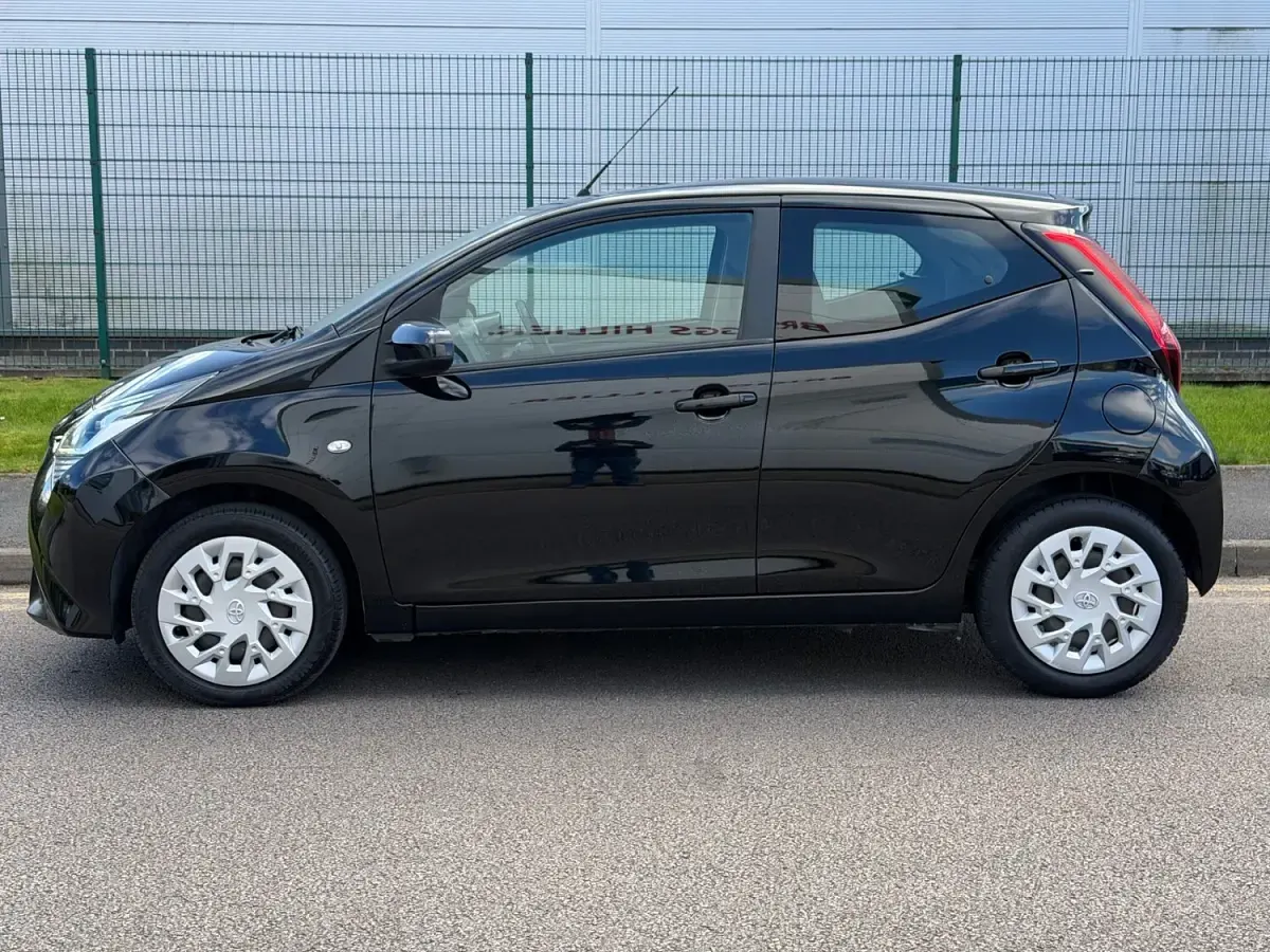 Used Toyota Aygo X-play 72 HP (52 kW) 2019 Black Hatchback