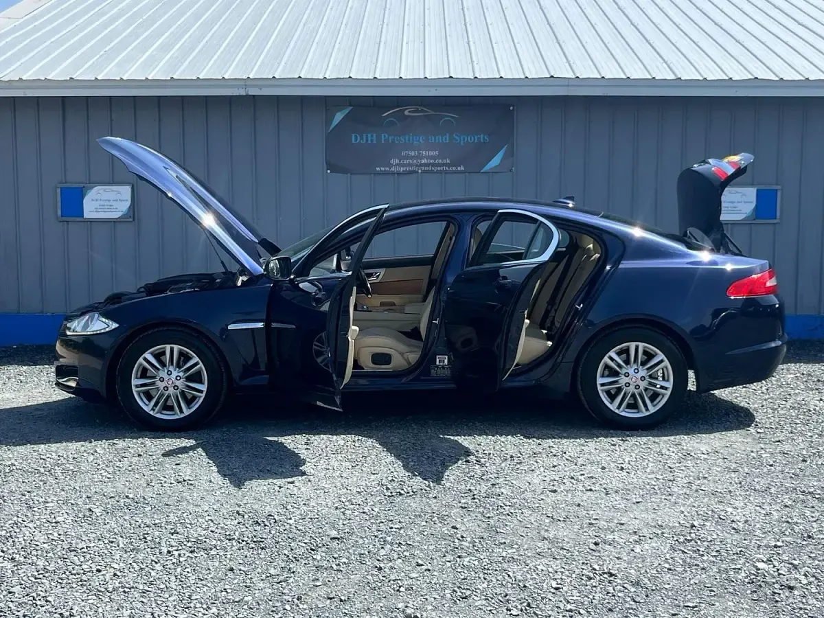 Used Jaguar XF Business Edition 163 HP (119 kW) 2015 Blue Sedan