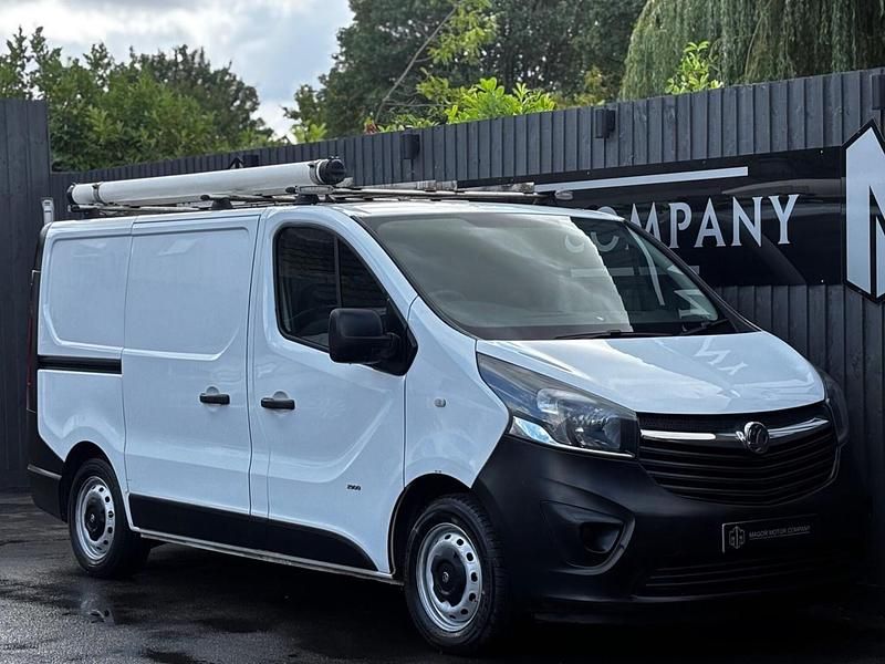 White Used 2014 Vauxhall Vivaro S MPV | £7,199 (Fair price) - Image 1/4