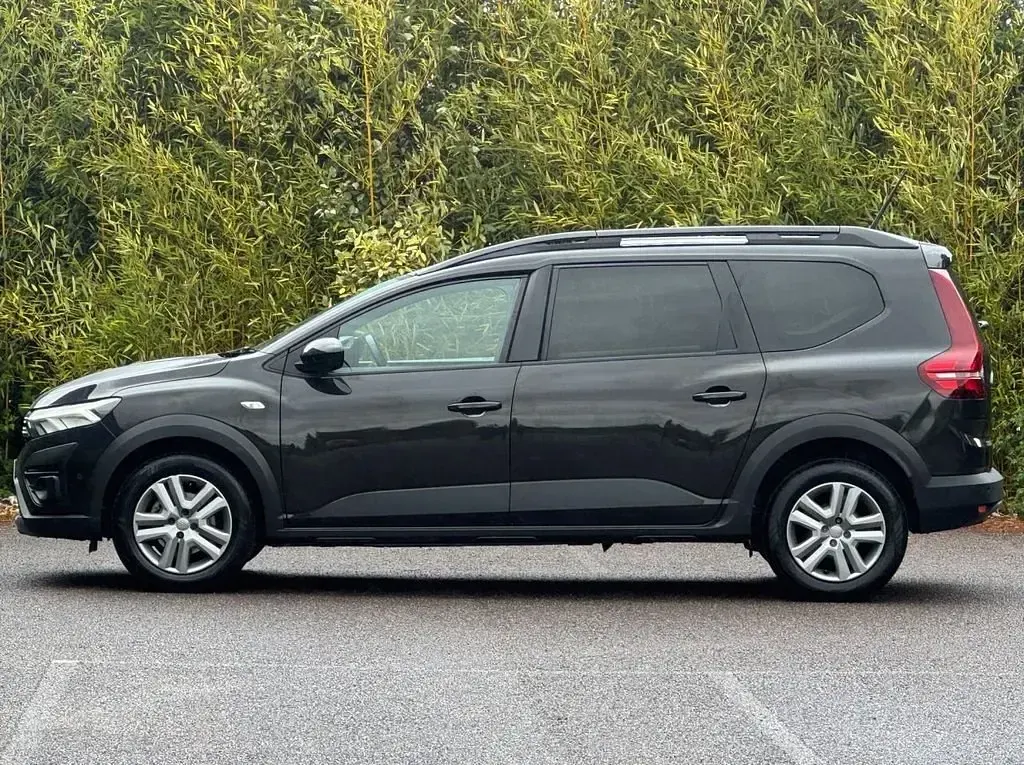Usado Dacia Jogger Expression 110 HP (80 kW) 2023 Preto Monovolume