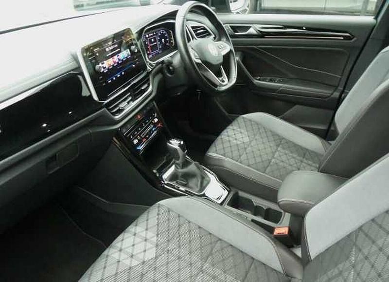 Used VW T-Roc R-line 150 HP (110 kW) 2023 Petrol blue black roof SUV