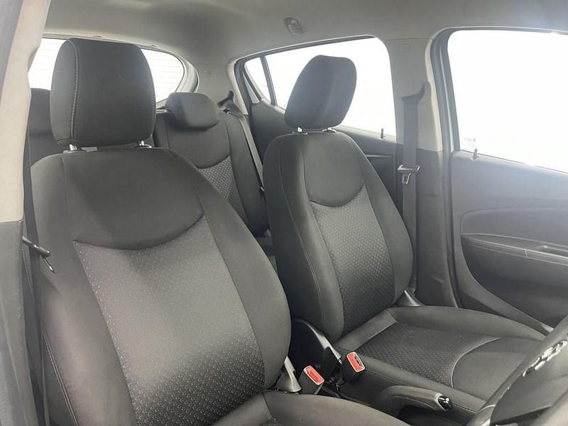 Used Vauxhall Viva 75 HP (55 kW) 2016 White Hatchback